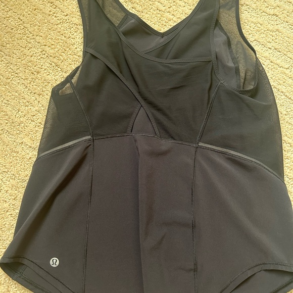 Lululemon tank top. Size 6 - Picture 2 of 5